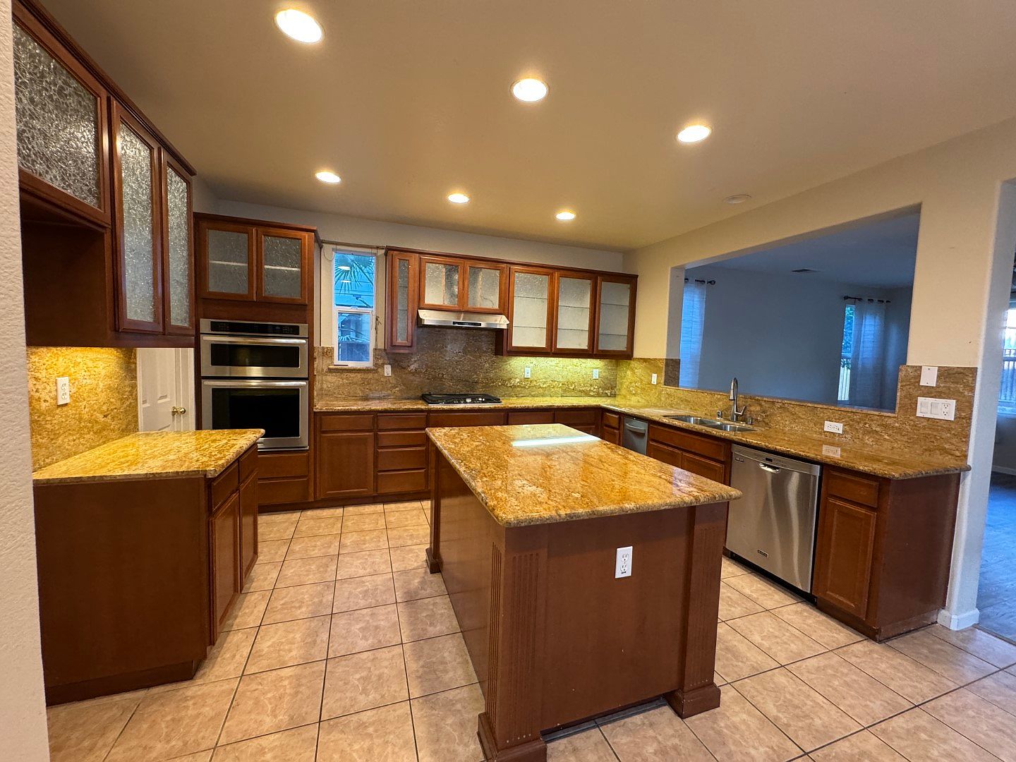 2912 Safford Ave photo 4