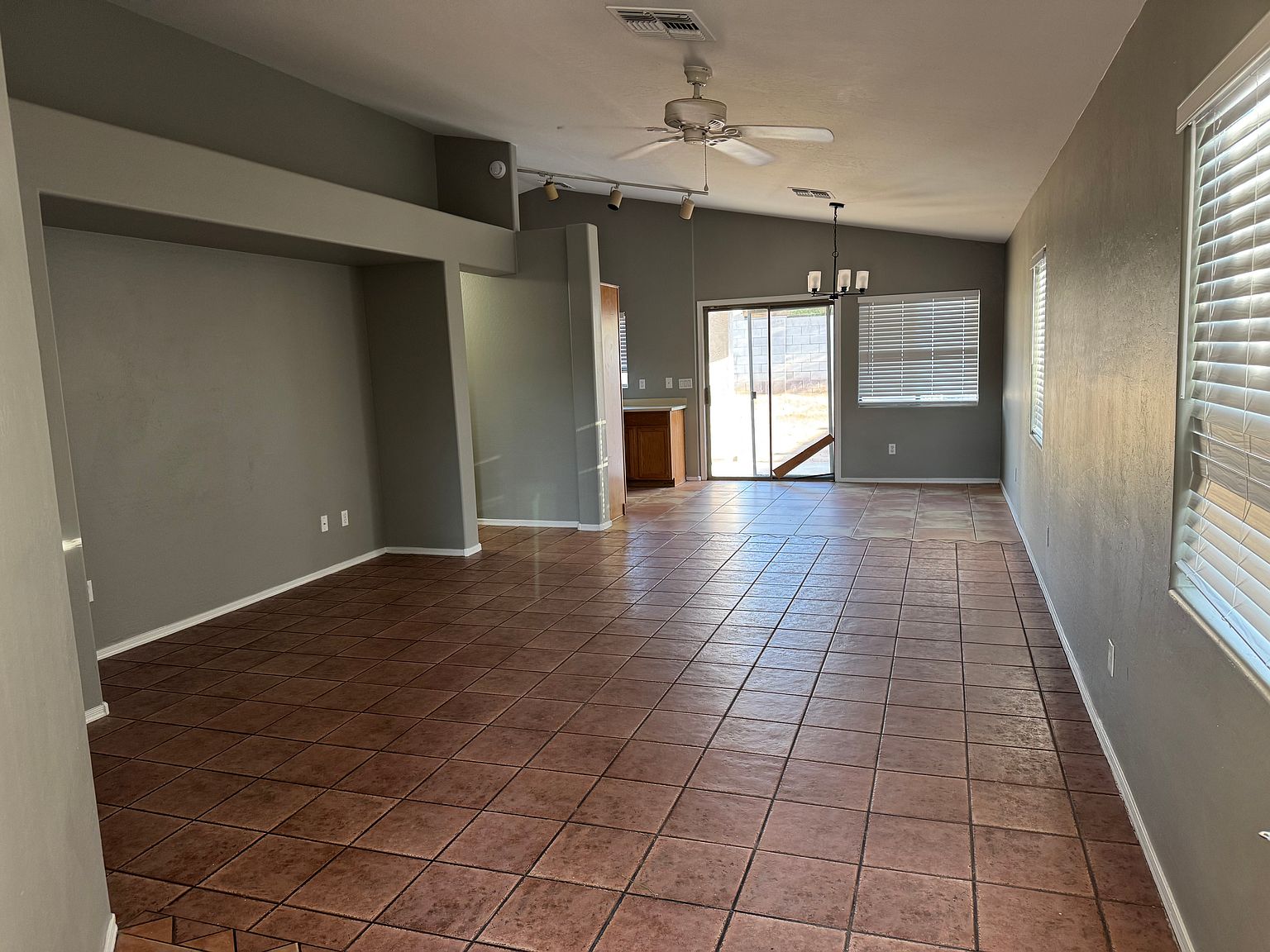 1523 W Nancy Ln photo 3