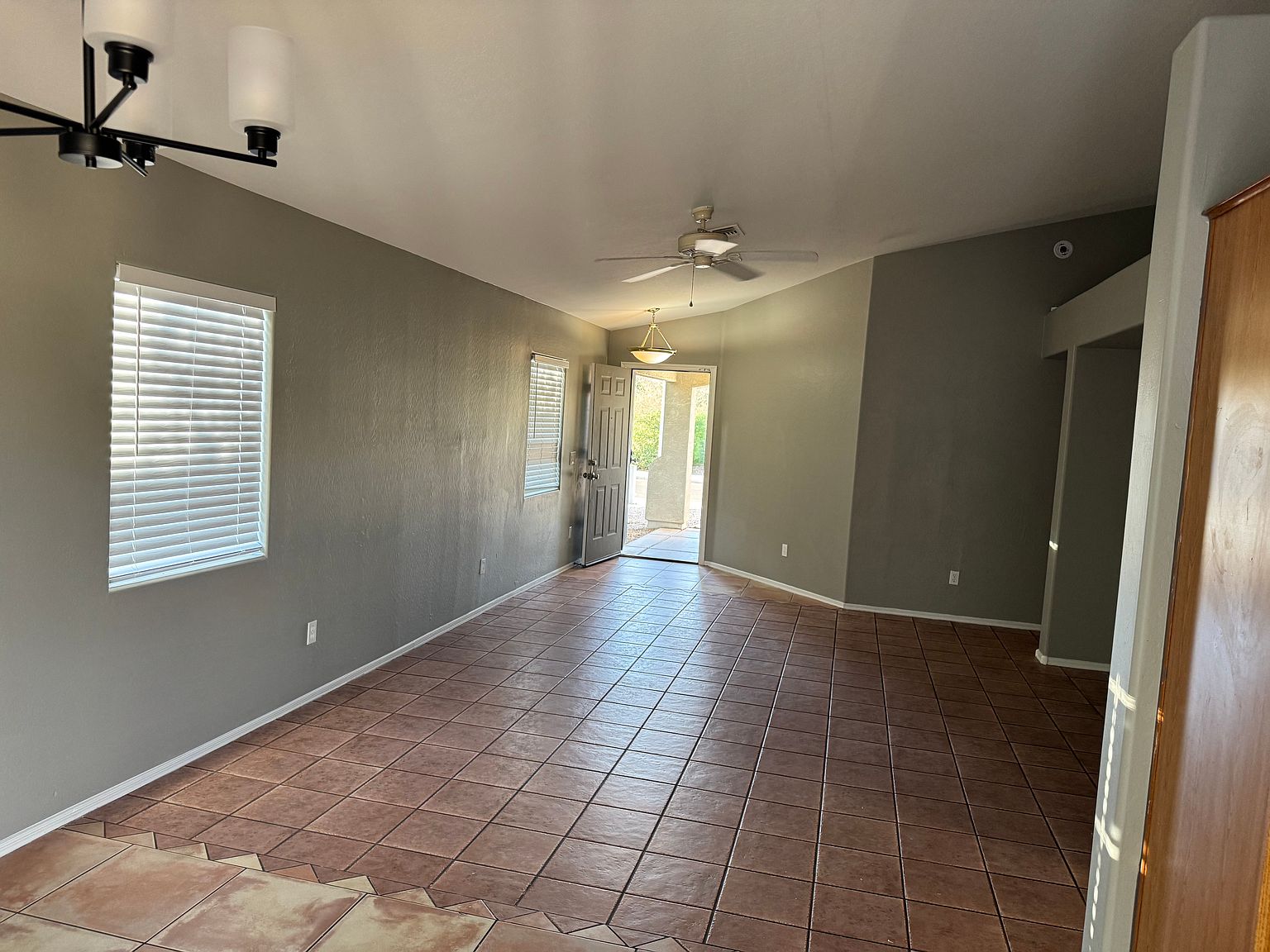 1523 W Nancy Ln photo 4