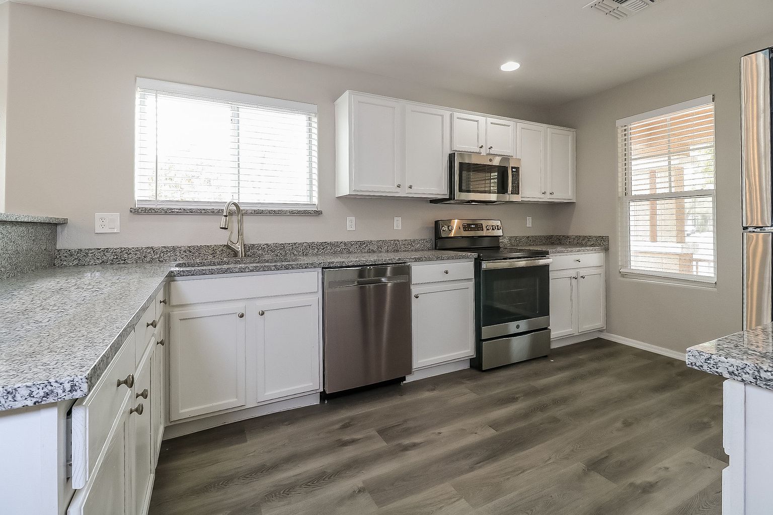 15299 W Adams St photo 3