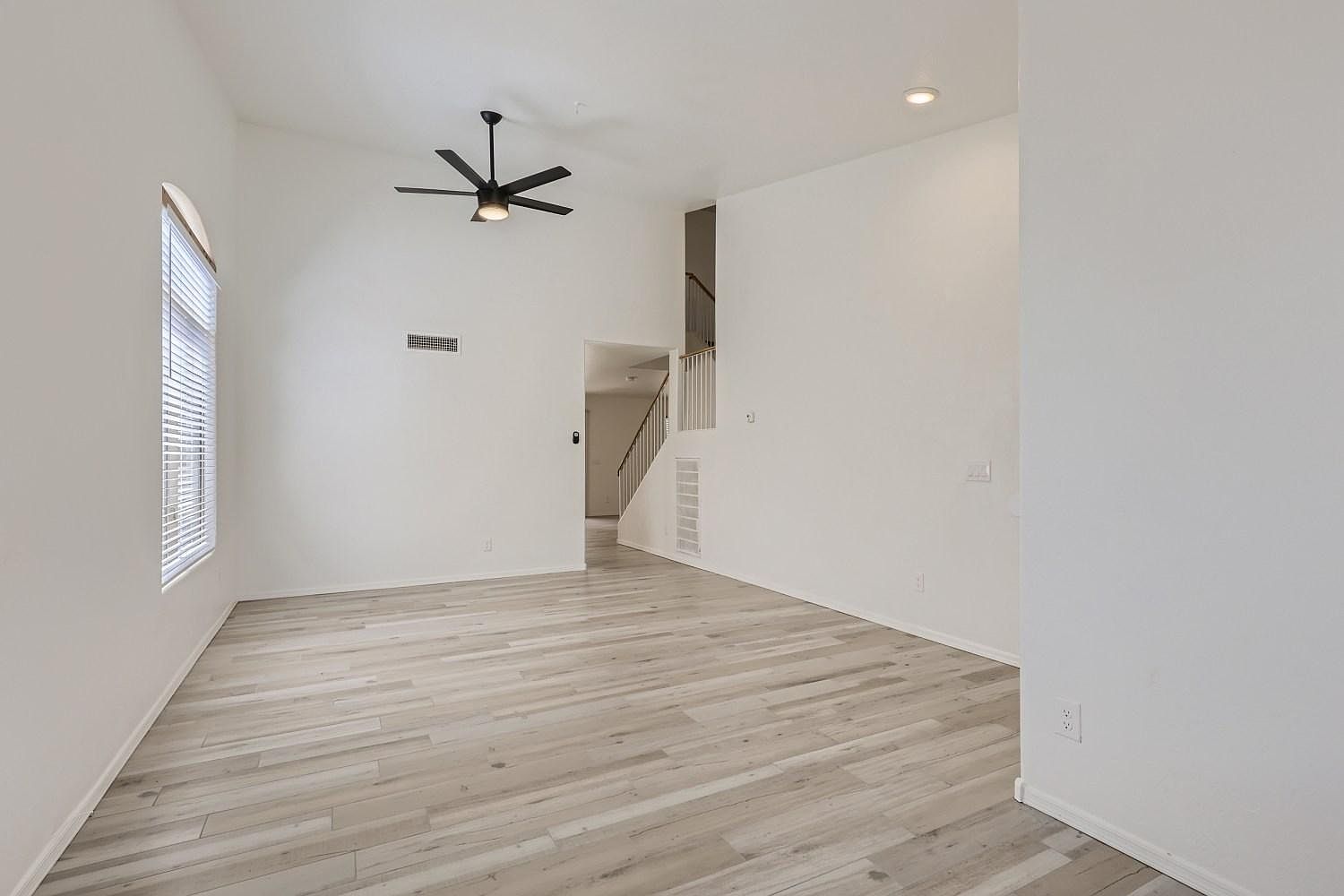 16033 W Diamond St photo 5