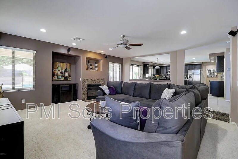 13412 W ANNIKA Drive photo 2