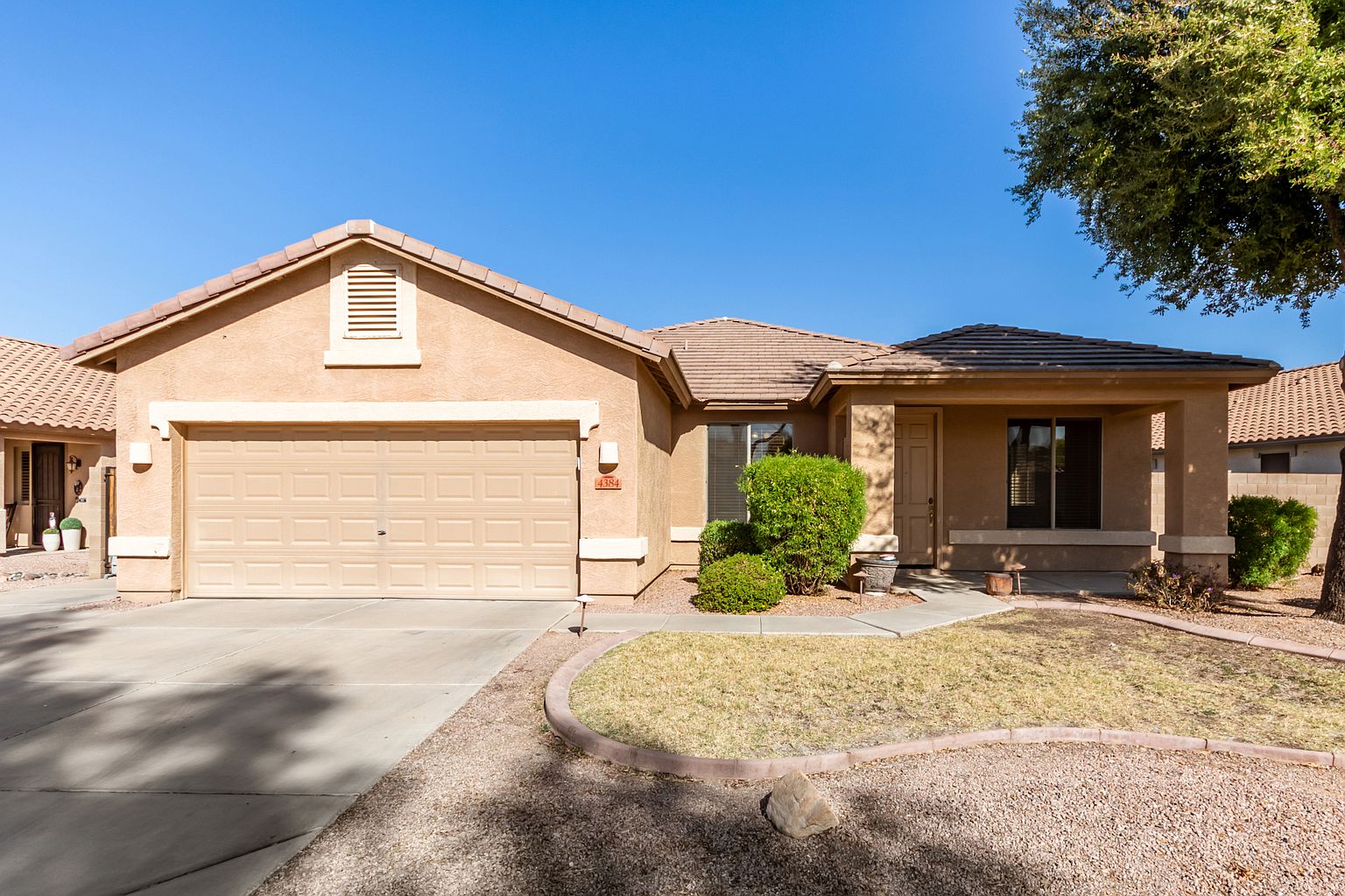 4384 E Cherry Hills Dr Chandler, AZ 85249 photo 2