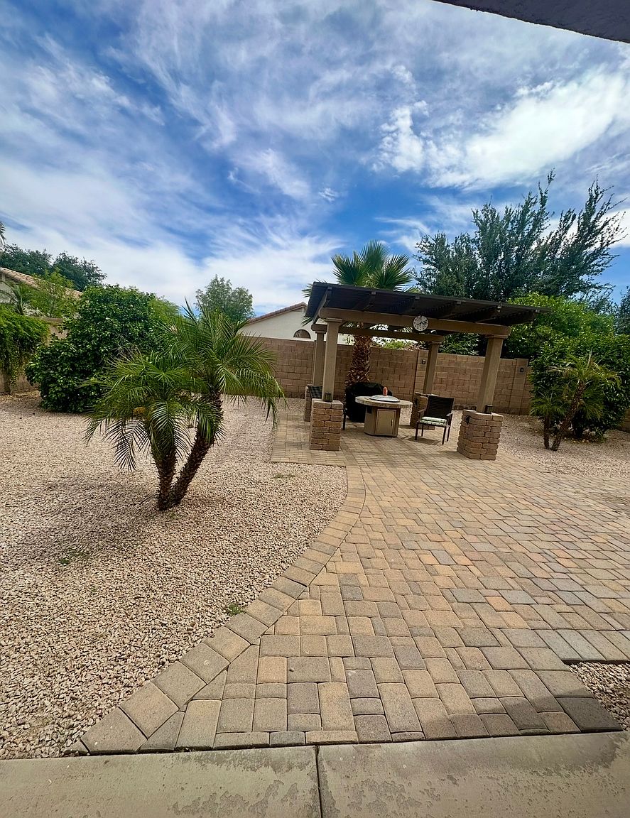 4631 E Torrey Pines Ln photo 2