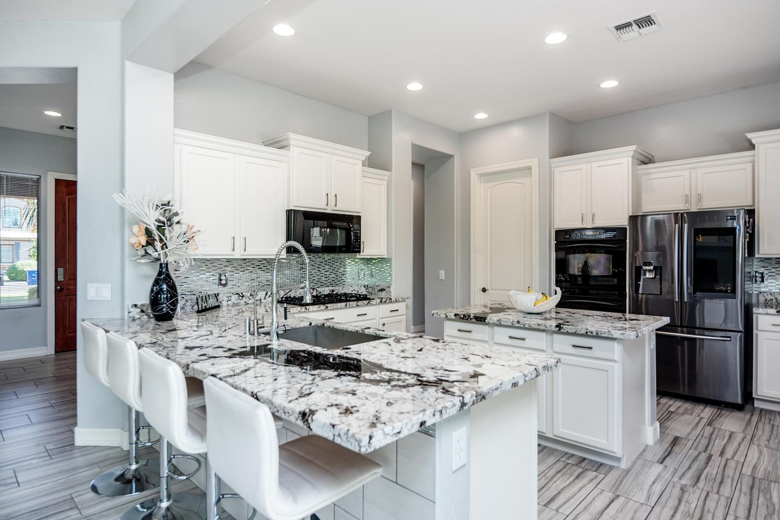 1230 E Canary Dr photo 5