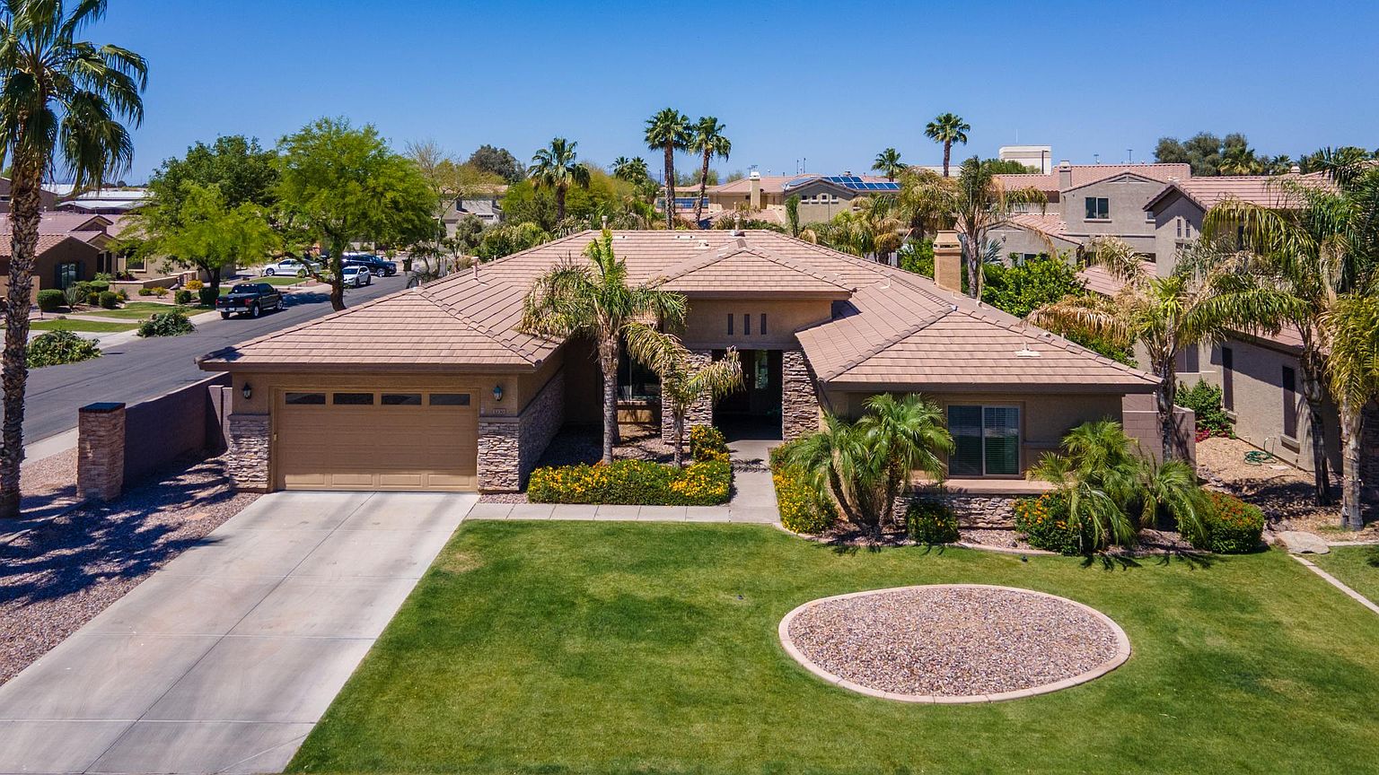 1230 E Canary Dr photo 3