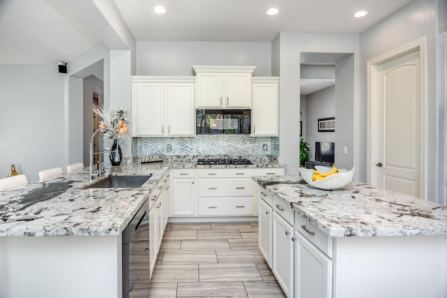 1230 E Canary Dr photo 4
