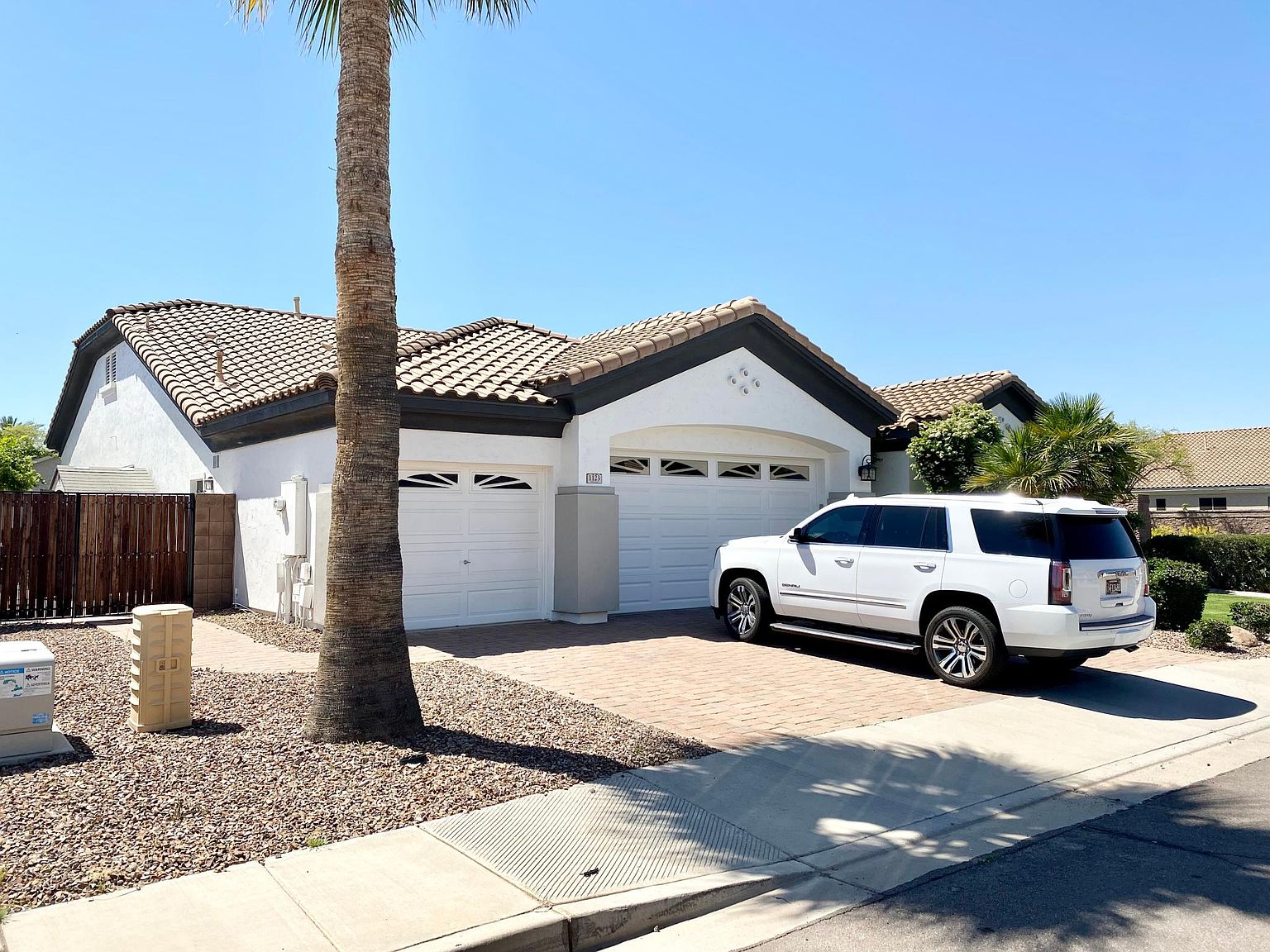 1123 E Coconino Dr photo 4
