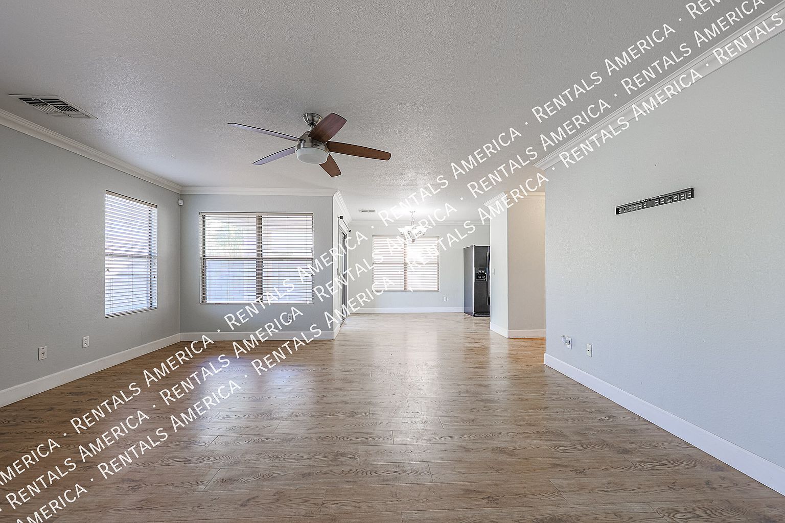 3668 E Orchid Ln photo 5