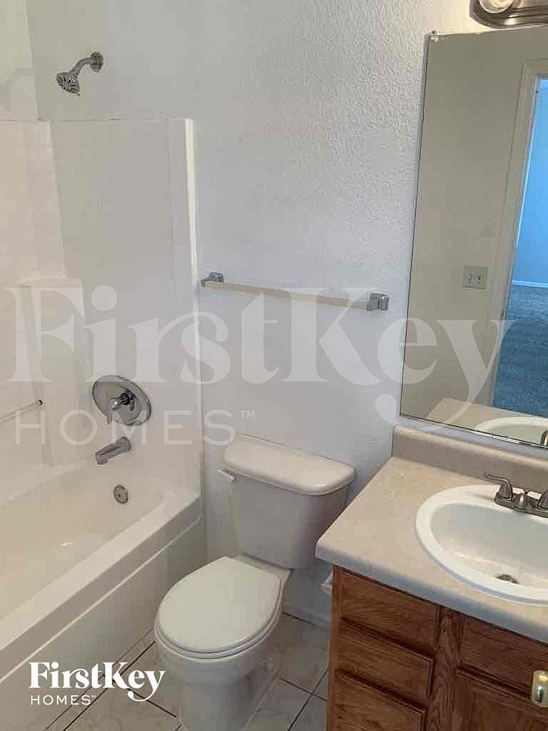 9223 S 1st Ave photo 3