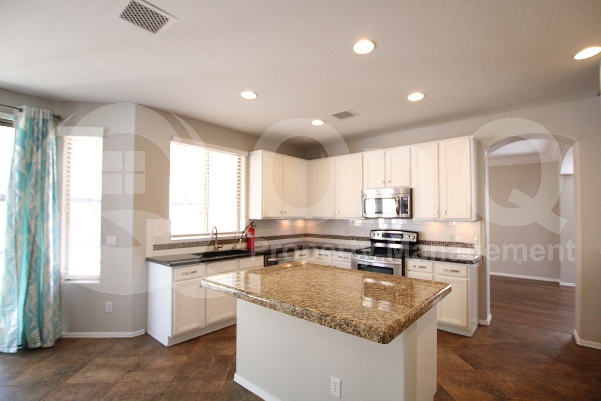 27807 N 59th Dr Phoenix, AZ 85083 photo 2