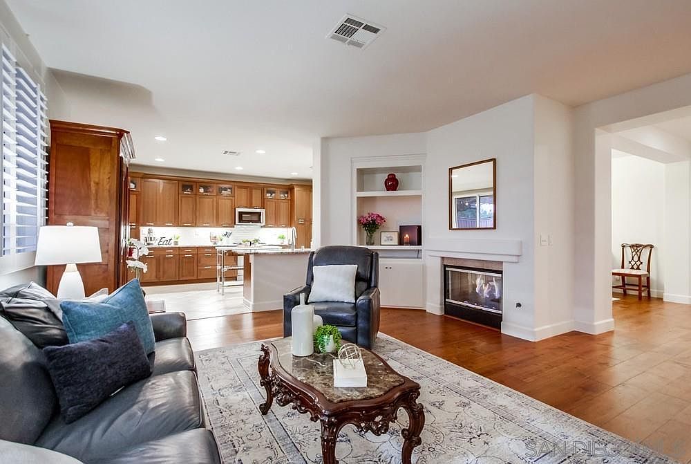 913 Glendora Dr photo 3