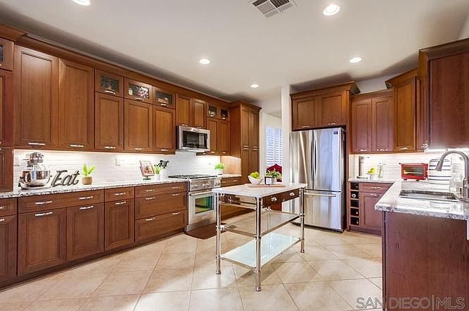 913 Glendora Dr photo 2