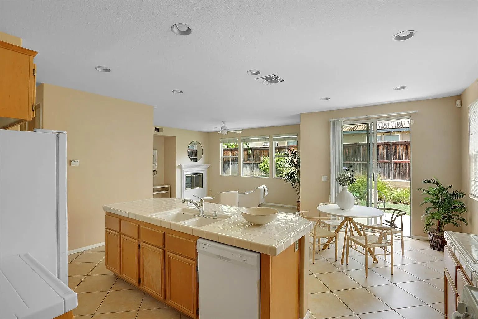 5180 Bluegrass Way photo 3