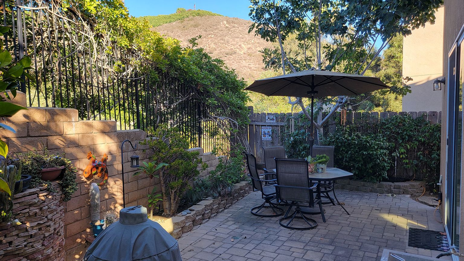 8990 Courtyard View Dr photo 5