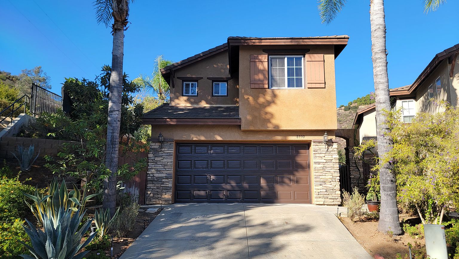 8990 Courtyard View Dr