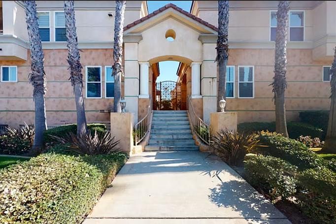 283 Neptune Way photo 2