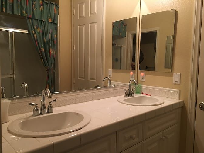 562 Cypress Hills Dr photo 4