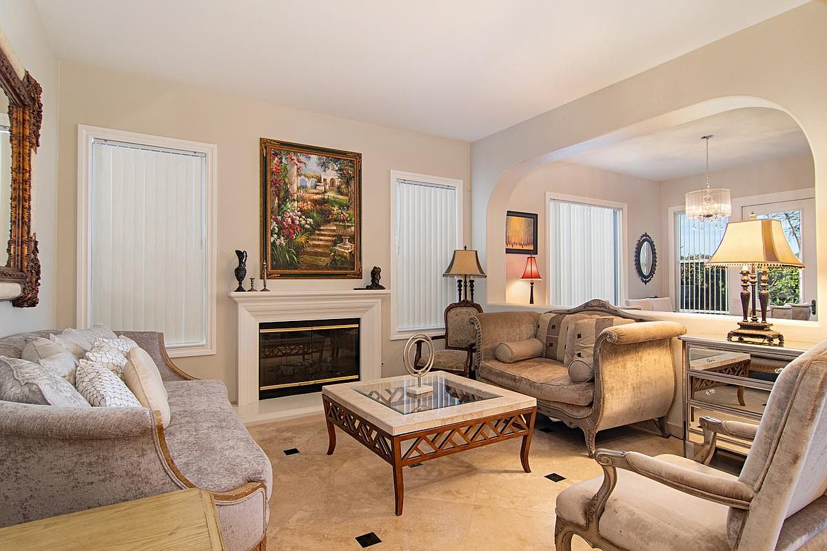 13777 Rosecroft Way photo 5