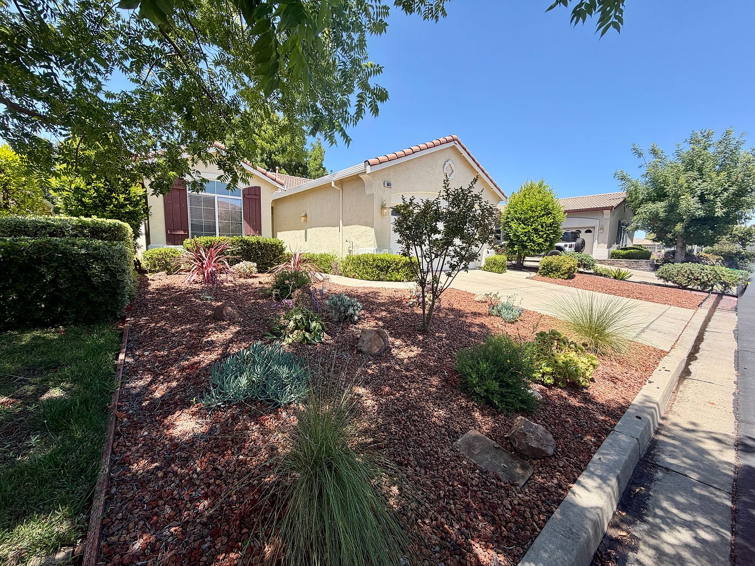 665 Stewart Way photo 2