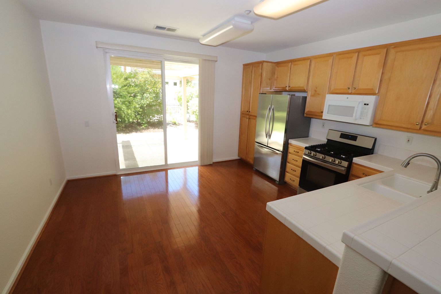 2BR/2BA Single Family House on Quindell Way · Brentwood photo 4