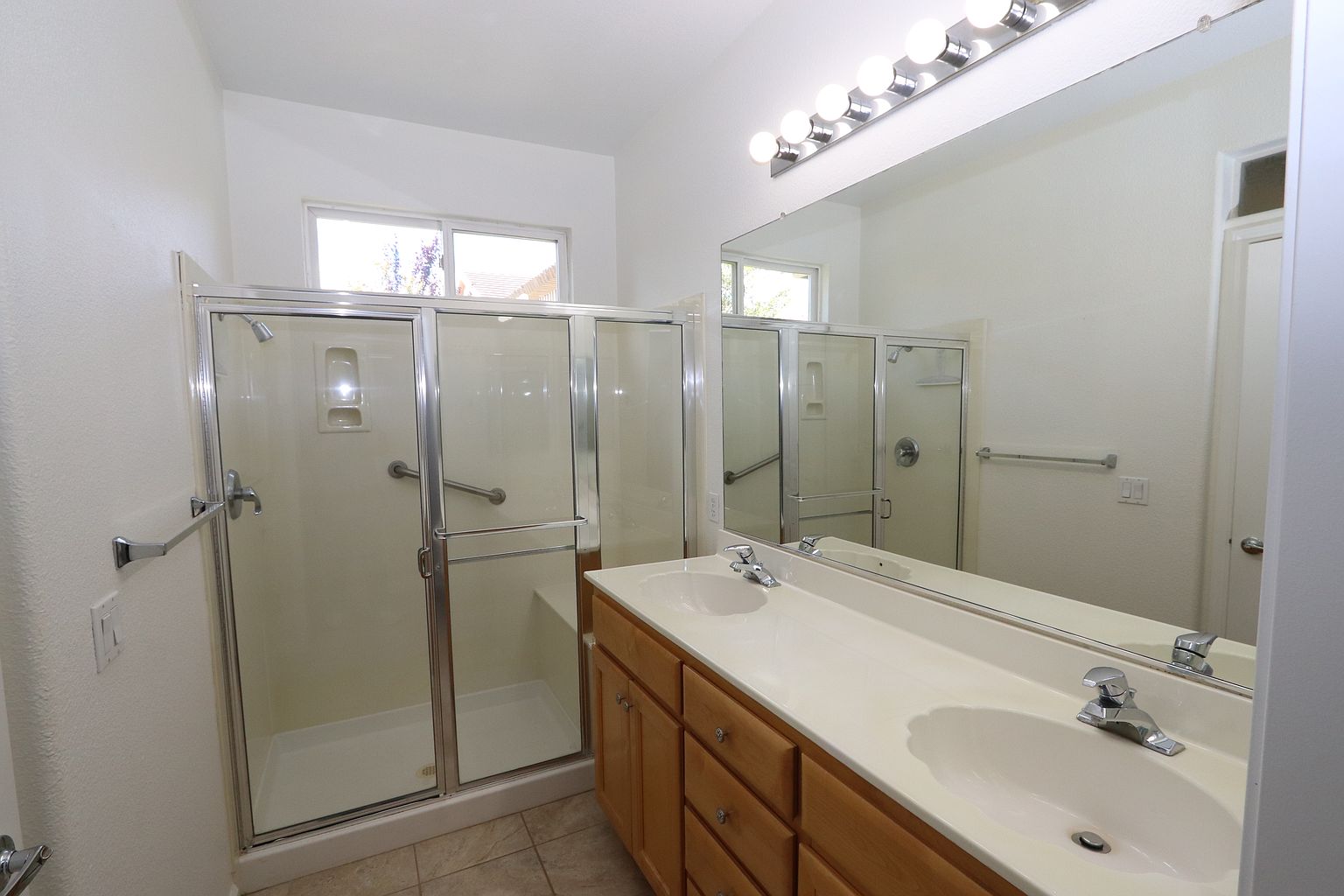 2BR/2BA Single Family House on Quindell Way · Brentwood photo 2