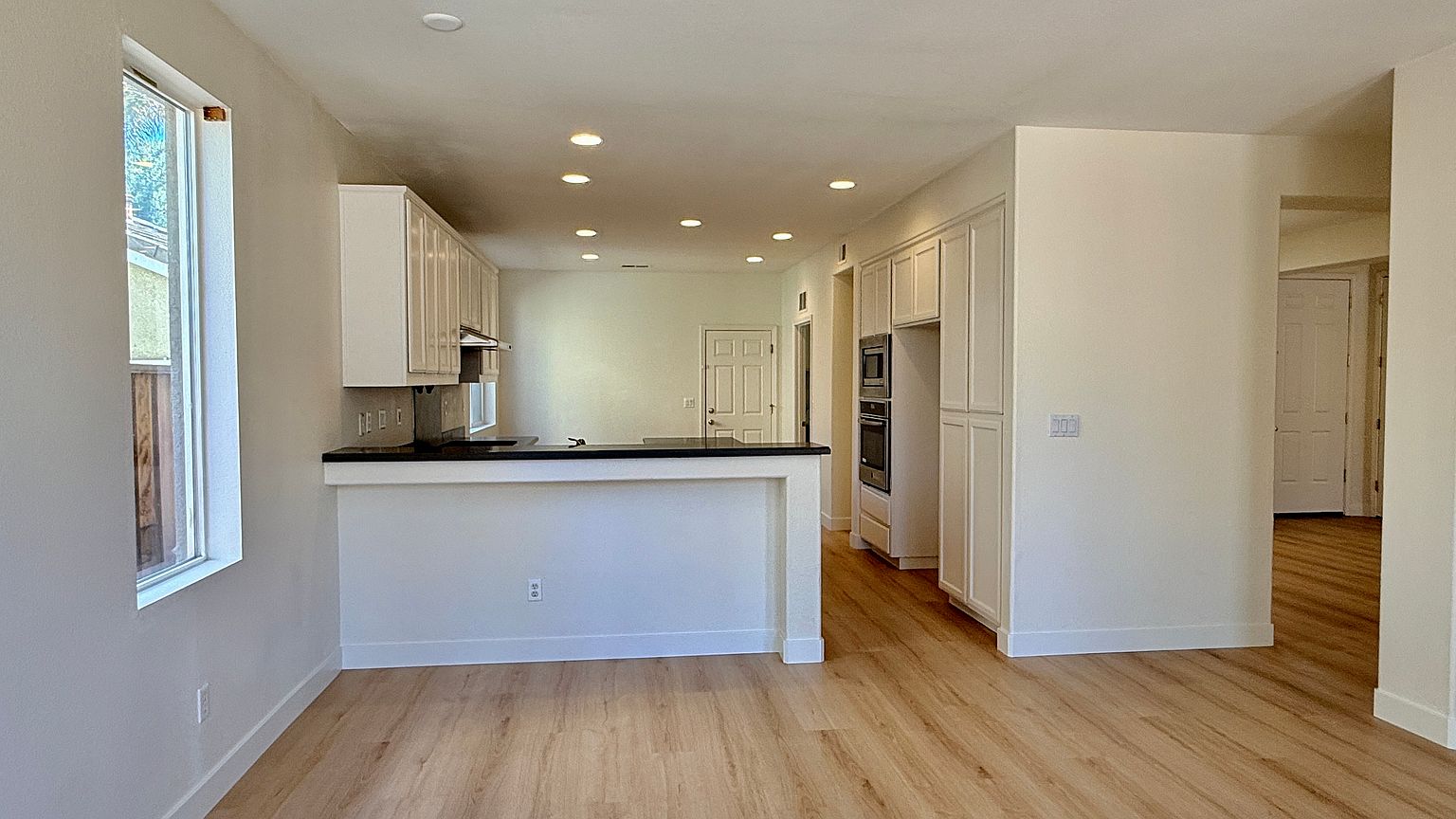 2477 Yosemite Way photo 5