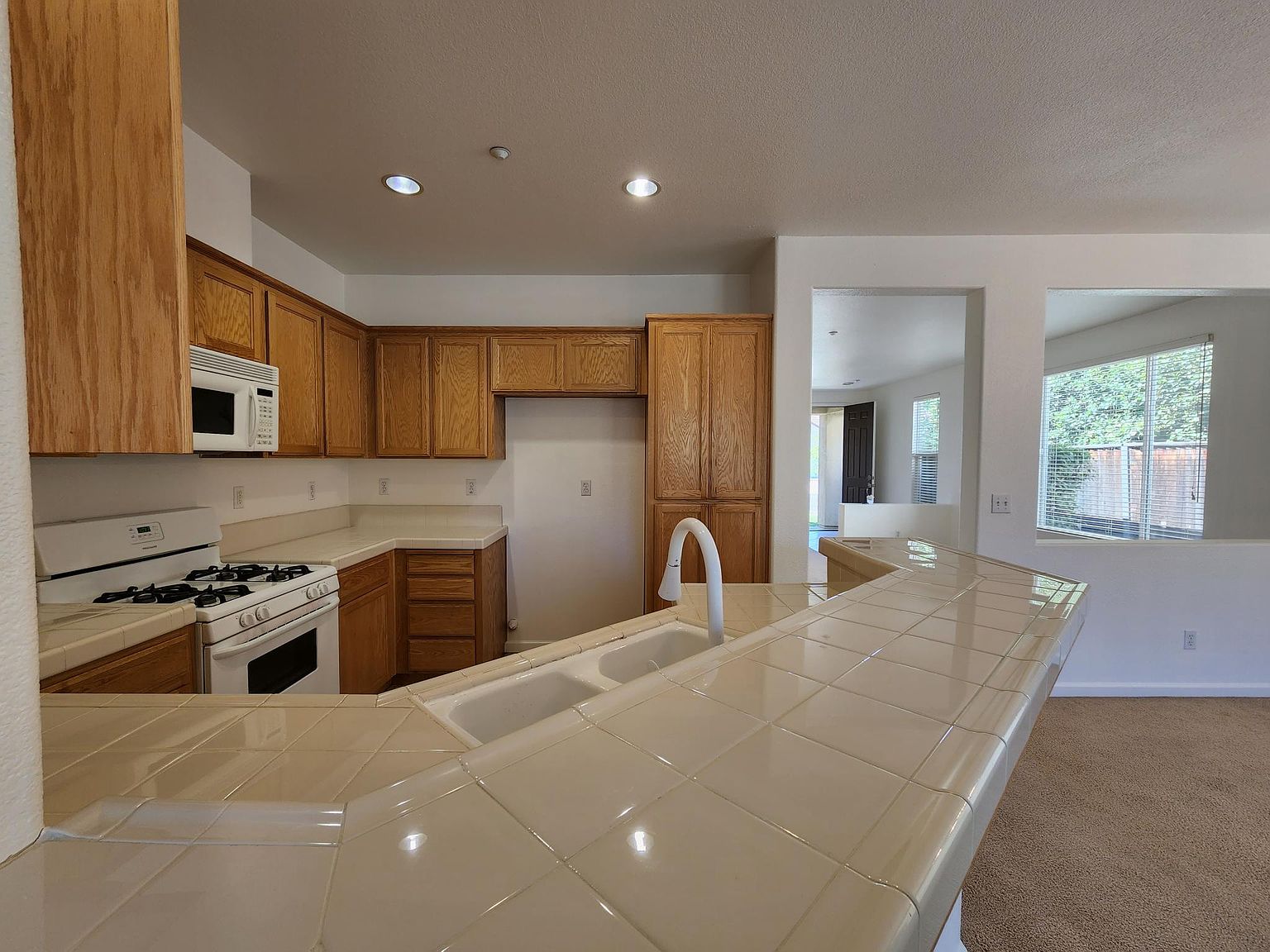 2357 Saint Augustine Dr photo 5