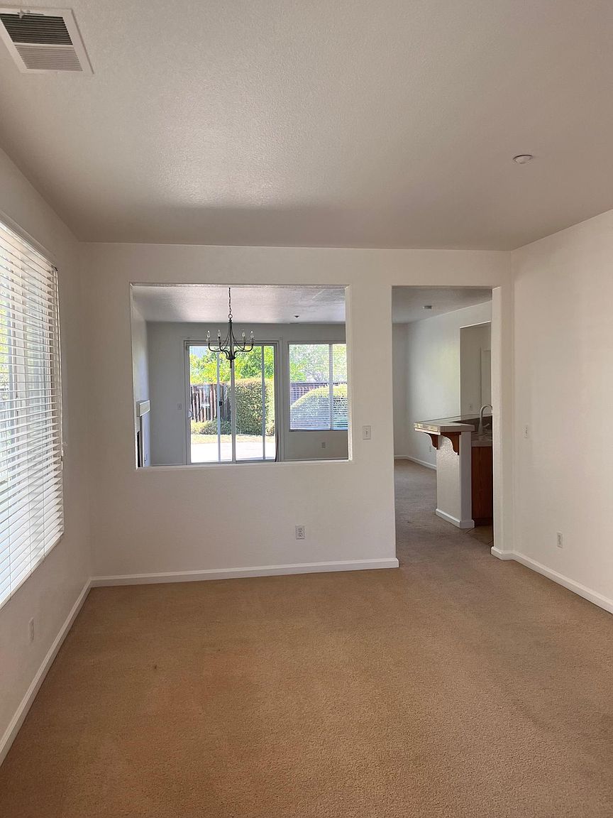 2357 Saint Augustine Dr photo 3