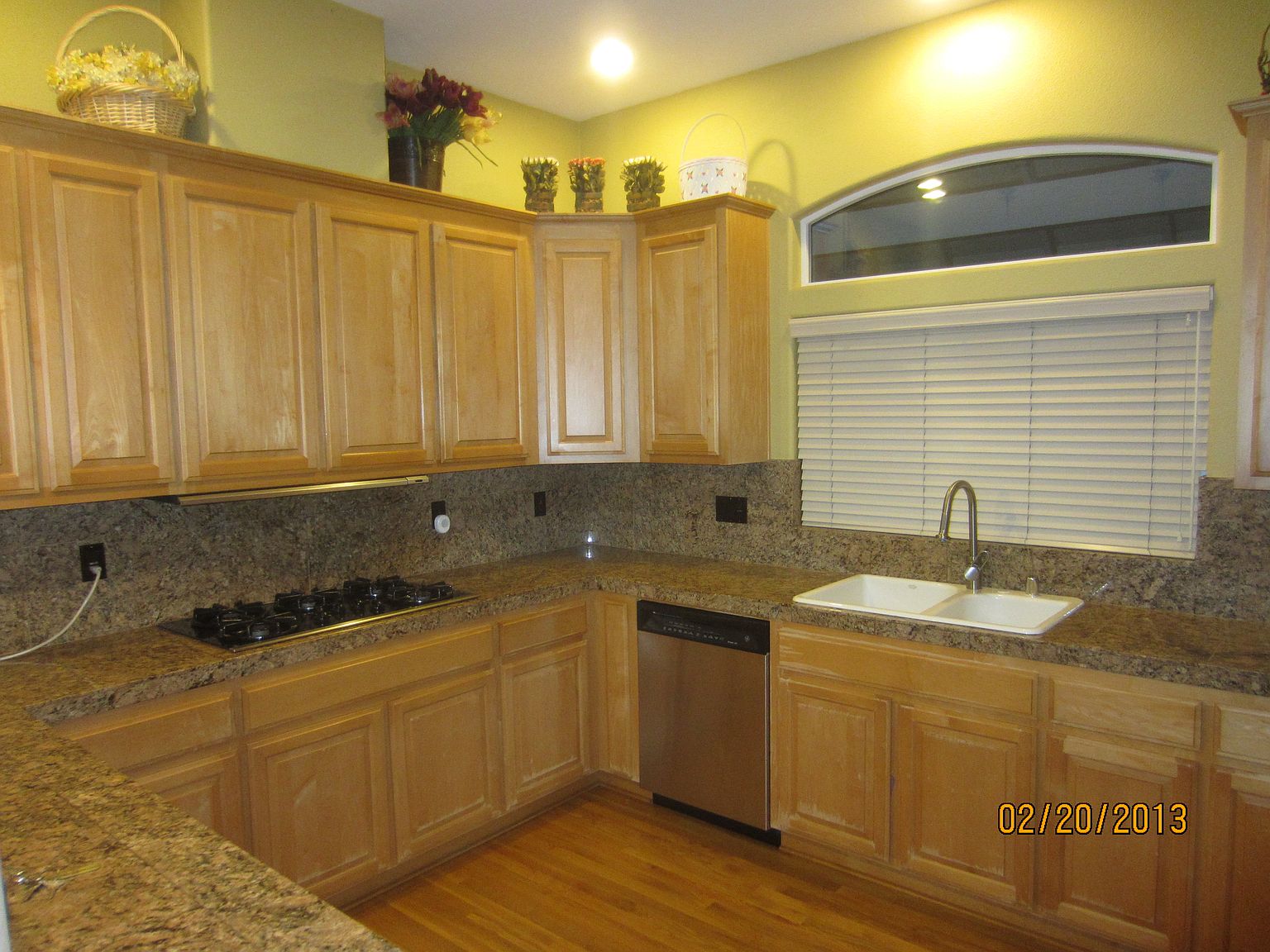 825 Moraga Dr photo 3
