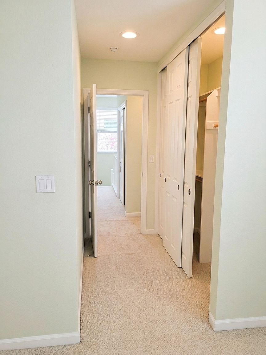 1036 Keeble Ct photo 2
