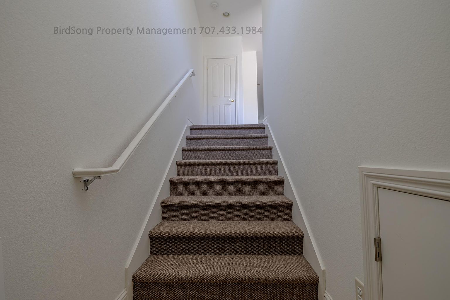 760 McClelland Dr photo 3