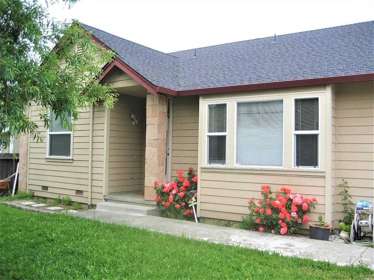 67 Cock Robin Ave photo 4