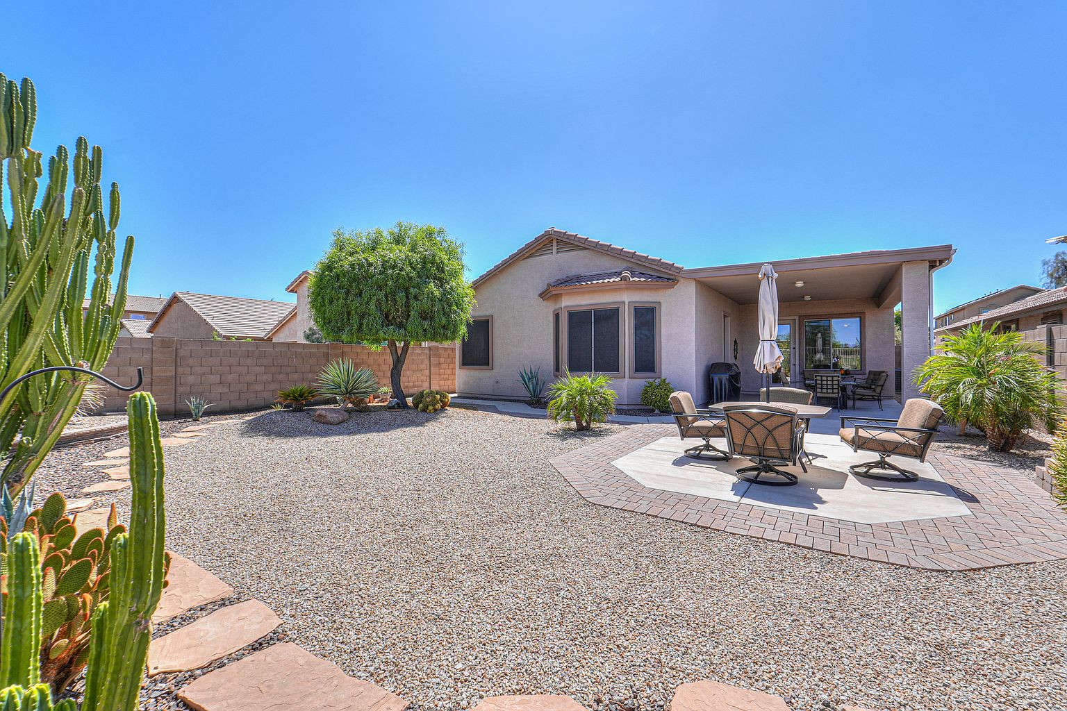 21563 N Greenway Rd photo 2