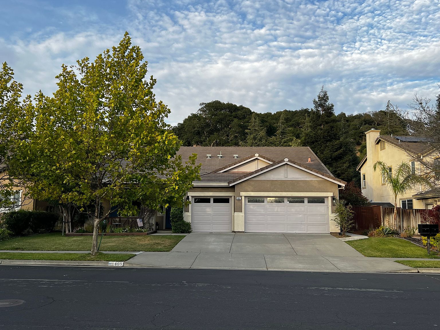 466 Mountain Meadows Dr photo 3