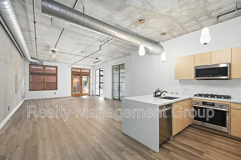 877 Island Ave photo 2