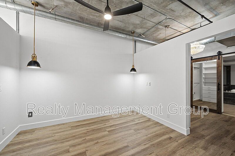 877 Island Ave photo 3