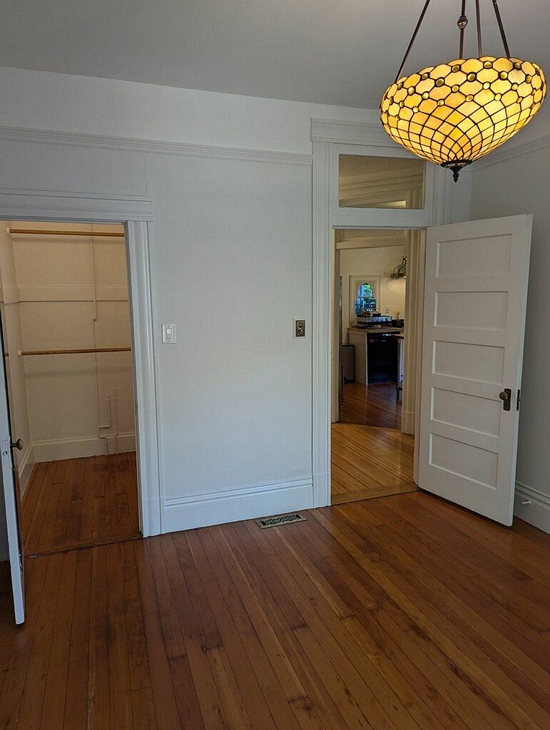 1215 Broderick St photo 4