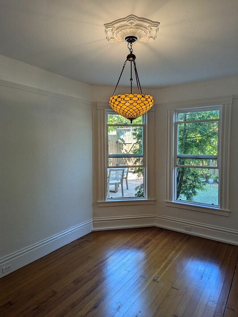 1215 Broderick St photo 3
