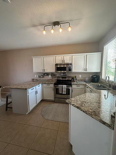 850 E Monteleone St photo 4