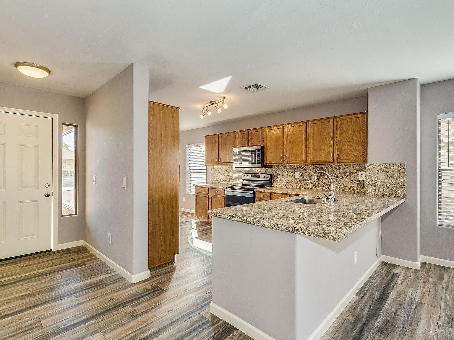 1622 W Nancy Ln photo 5