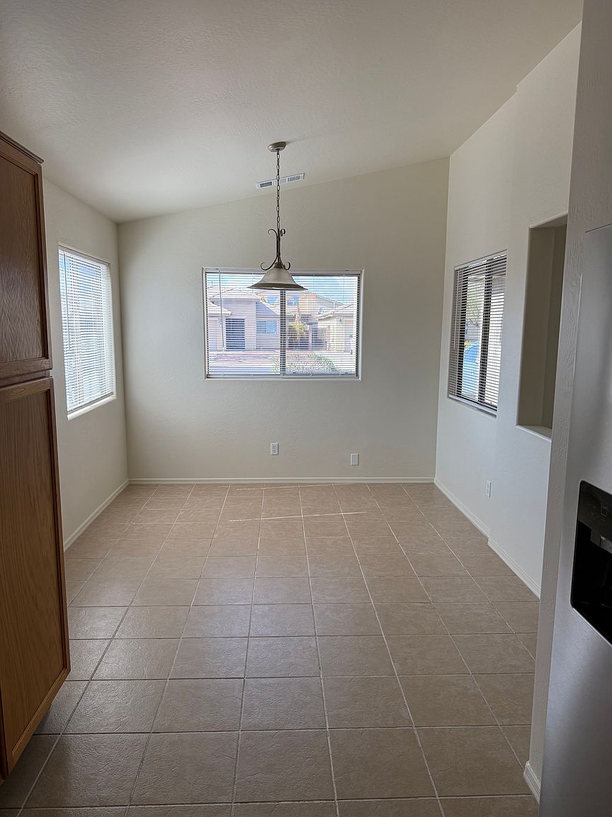 11021 W Rio Vista Ln photo 4