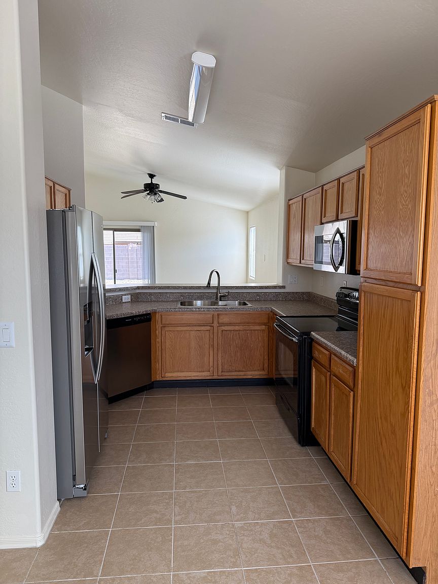 11021 W Rio Vista Ln photo 5