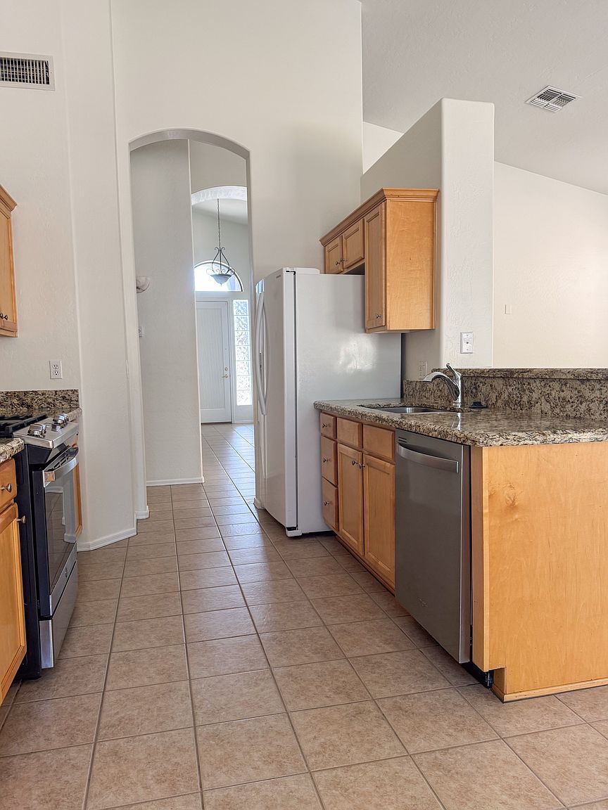 3325 N Brighton photo 3