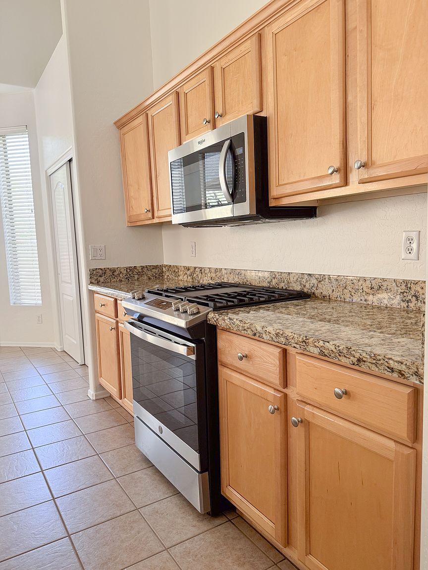 3325 N Brighton photo 5