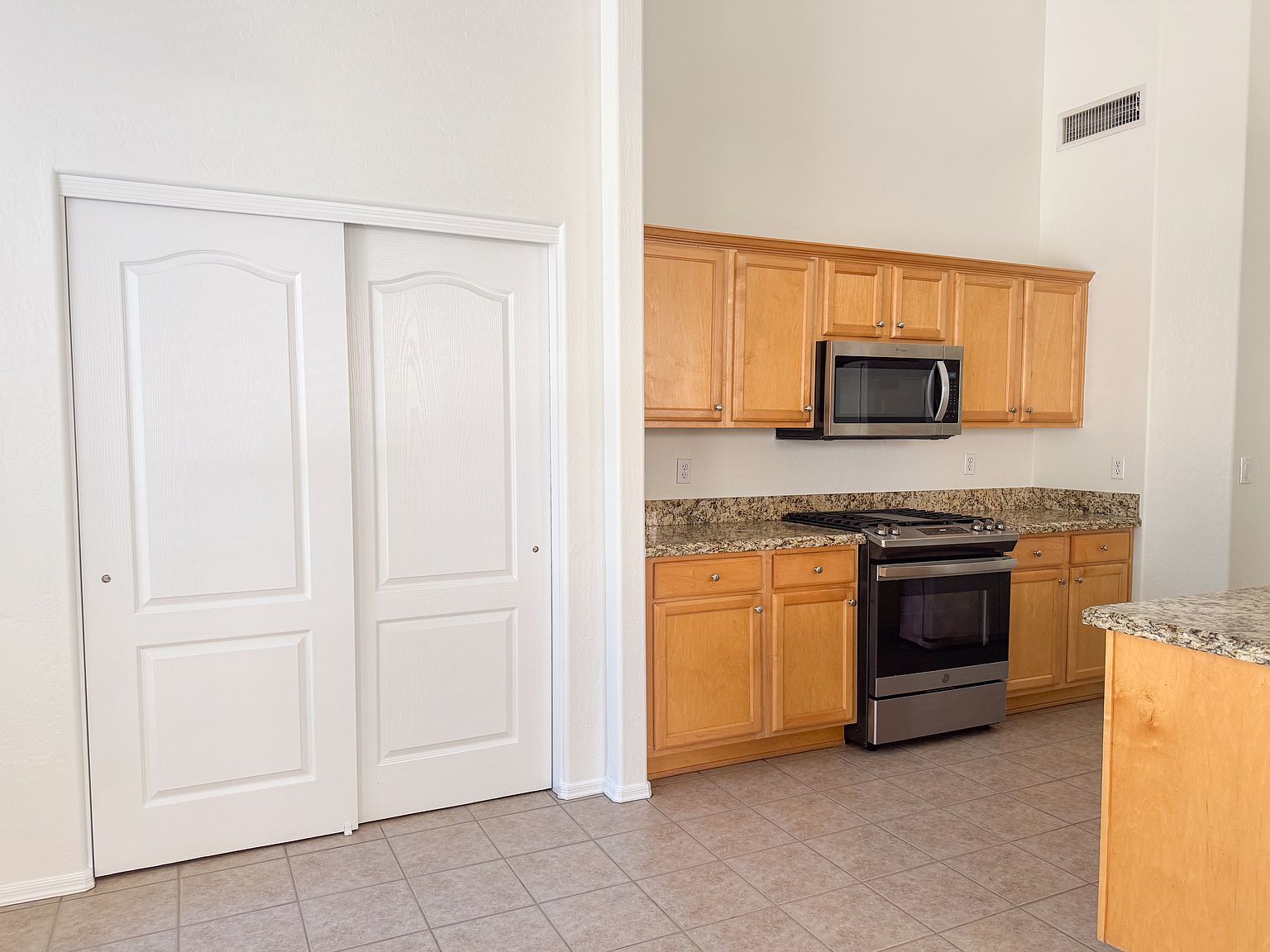 3325 N Brighton photo 4