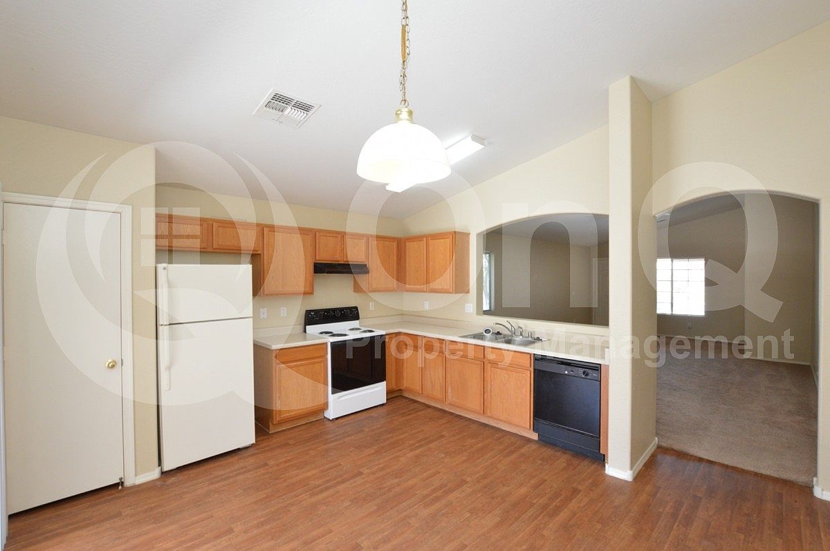 10039 E Crescent Ave photo 3