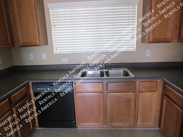 1281 E Clifton Ave photo 5