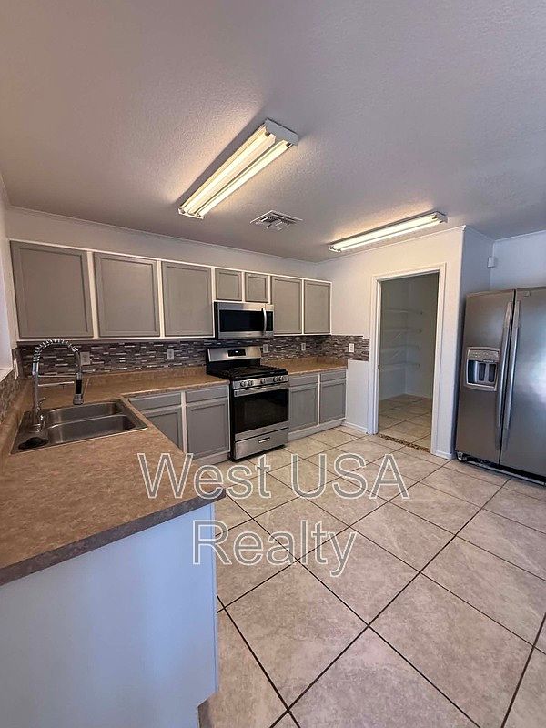 1261 E Dust Devil Dr San Tan Valley, AZ 85143 photo 4