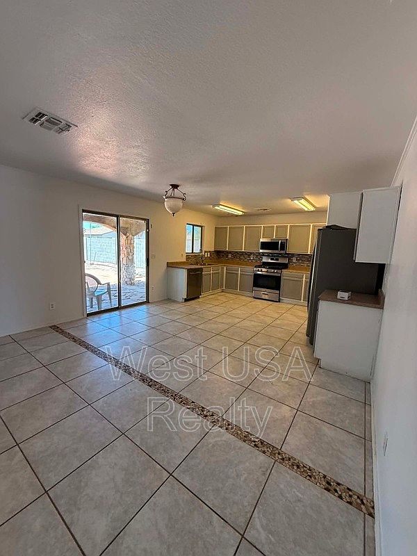 1261 E Dust Devil Dr San Tan Valley, AZ 85143 photo 5